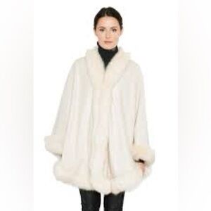 Classic Vintage Cream Fox Fur-Trimmed Wool Cape